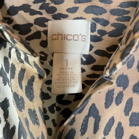 Chico’s Leopard Print Button Down Blouse Size Medium - Picture 3 of 6